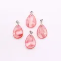Set mit 4 rosa Tropfen-Natursteinanhängern mit silbernen Metallverschlüssen für DIY-Schmuck - Rosa Stein