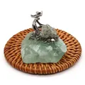 Figura creativa de minero sobre cúmulo de fluorita y pirita para decoración del hogar - Aventurine Miner Mining Style