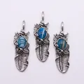 Detail von Vintage Federanhänger aus Silber mit blauem Stein für DIY Schmuckdesign - 19x62mm / Blau gestreifter Achat