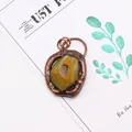 Irregular natural agate pendant with yellow druzy center and vintage copper frame - Yellow-brown (Style 3)