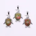 Drie pinguïnhangers van unakiet natuursteen met zilveren metalen monturen voor DIY-sieraden - Unakiet