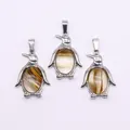 Drie pinguïnvormige hangers met ovale natuurstenen en verzilverde metalen afwerking - Rutilated Quartz Style (No. 10)