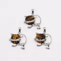 Tres colgantes con forma de gato en piedra ojo de tigre y detalles metálicos plateados - Ojo de tigre
