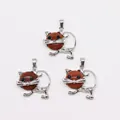 Colgante gato plateado con piedra de sol roja redonda, set de tres piezas de joyería fina - Piedra de Arena Dorada