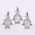 Drie pinguïnvormige zilveren hangers met ovale witte steeninlays voor het maken van sieraden - Bergkristal
