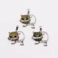 Colgante de gato plateado con piedra unakite natural engastada en marco de metal - Unakita