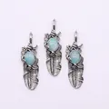 Drei Vintage-Federanhänger aus Silber mit ovalen blauen Opalen und feinen Details - 19x62mm / Blauer Chalcedon