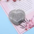 Pierre de labradorite naturelle en forme de cœur avec finition grise et textures sombres - Pierre Flash (Labradorite)