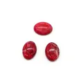 Détail de trois pierres impériales rouges ovales avec motifs marbrés pour bijoux DIY - 13x18mm / Tons Rouge Foncé (N° 10)
