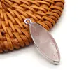 Ciondolo marquise in opale naturale con bordo placcato argento su sfondo intrecciato - Taglio marquise / Quarzo rosa