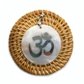 Pendentif rond en coquillage naturel avec symbole Om argenté pour bijoux - Style de Symbole Religieux Om (Taille 9)