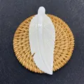 Pendentif plume en coquillage naturel blanc avec gravures détaillées pour bijoux DIY - Style Plume Blanche No.5 (32x83mm)