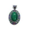 Ciondolo ovale vintage con pietra malachite verde e bordo floreale in cloisonné blu - Malachite