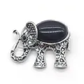 Broche de elefante con piedra natural negra y acabado en aleación de zinc plateado - 36x43mm / Piedra de arena azul