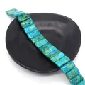 Platte rechthoekige blauw-groene keizersteen kralen met natuurlijke textuur op plateau - Kleur 11 (Blauw Groen Malachiet)