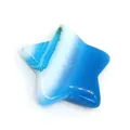 Detailopname van blauw-wit gestreepte agaatsteen in een stervormig gepolijst ontwerp - Blauw gestreepte agaat