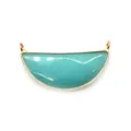 Makroaufnahme von türkisem Halbmond-Anhänger mit Goldfassung und Doppelanschlüssen - Himmelblau (Farbe 10)
