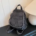 Vintage dunkelgrauer Rucksack aus gewaschenem Denim mit Doppelgurten und Kreuznähten - Schwarz