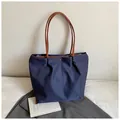 Grote marineblauwe geplooide shopper met bruine lederen handvatten en ritssluiting - Donkerblauw Groot