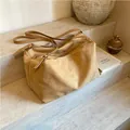 Καφέ μεγάλη τσάντα από συνθετικό σουέτ με φερμουάρ και λεπτούς ιμάντες ώμου - Χακί