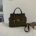 Borsa Kelly in pelle scamosciata verde oliva con finiture in pelle e chiusura oro - Verde