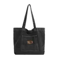 Minimalistische dunkle Denim Tote Bag mit quadratischer Fronttasche und Leder-Patch - Schwarz