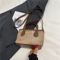 Retro-Bucket-Bag aus khakifarbenem Segeltuch mit braunem Kunstlederbesatz und Riemen - Braun Ohne Anhänger
