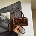 Vintage καφέ δερμάτινη τσάντα χιαστί με λεοπάρ μοτίβο και κομψές λαβές χειρός - Καφέ