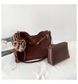 Conjunto de bolso tote de ante café retro con colgante de corazón y broche - Con Colgante / Café Gamuza