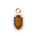 Detailopname van tijgeroog zeshoekige hanger met goudkleurige metalen kap voor DIY sieraden - Tijgeroog
