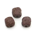 Trois perles cubiques en pierre de lave brun foncé avec texture poreuse pour bijoux DIY - Brun Foncé