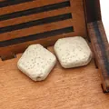 Quadratische cremeweiße Lavasteinperlen mit poröser Textur für DIY-Schmuckzubehör - Beige