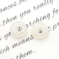 Dos piedras naturales redondas blanco lácteo para joyería DIY y pulseras de cuentas - 10x10mm / Ágata