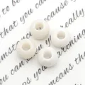 Set di quattro perline tonde in agata bianca lucida con foro per creazione di gioielli - Pietra Bianca