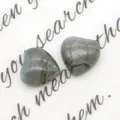 Coppia di pietre naturali di labradorite a forma di cuore con riflessi bluastri - Labradorite Importata