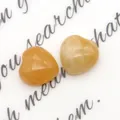 Pietre di agata naturale lucide a forma di cuore in tonalità arancio e giallo zenzero - Topazio