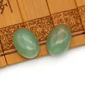 Ovale groene aventurijn steen cabochons voor DIY sieraden op een bamboemat - Groene Aventurijn