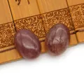 Twee ovale roodbruine gepolijste natuurlijke agaat cabochons voor DIY sieraden - Aardbeienkwarts