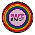 Épingle arc-en-ciel émaillée avec texte Safe Space sur un badge rond en alliage métallique - Blanc
