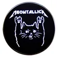 Pin de esmalte de gato negro rockero con texto Meowtallica y gesto de heavy metal - Estilo Gato Negro Heavy Metal