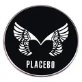 Spilla in smalto della band Placebo con un cuore alato bianco su sfondo nero circolare - Nero