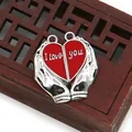 Pendentif cœur magnétique argent et émail rouge avec gravure I love you - Cœur Tenu en Main I love you (015) / 100 Paires/Paquet (25x27mm) / Argent Coeur Rouge