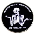 Lustige Emaille-Anstecknadel mit Skelett und Spruch für Kleidung und Taschen - Lustiger Totenkopf