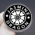 Pin esmaltado de Loto Blanco de Avatar con texto Jasmine Dragon en primer plano - Estilo Loto Blanco Avatar