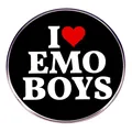 Spilla rotonda in metallo I Love Emo Boys con cuore rosso su sfondo bianco - Stile I Heart EMO BOYS