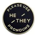 Pin de esmalte negro con texto dorado que dice Please Use He They Pronouns - HE/THEY