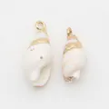 Pendentif en conque naturelle avec bordure en métal doré pour création de bijoux DIY - Conque à Motifs Blancs
