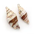 Pendentif en conque naturelle avec bordure dorée et anneau métallique pour bijoux DIY - Conque Motif Piment