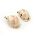 Pendentif en coquillage naturel avec bordure dorée et boucle pour création de bijoux - Conque Pastèque Rayée
