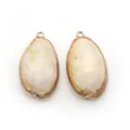 Pendentifs en coquillage naturel crème avec bord doré et boucle pour bijoux faits main - Cauri Montagne de Neige
